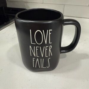 Rae Dunn ‘Love Never Fails’ Mig